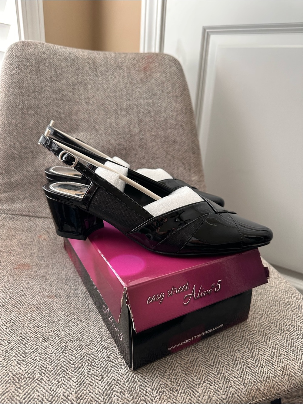easy street Avena Black Patent Slingback Mules